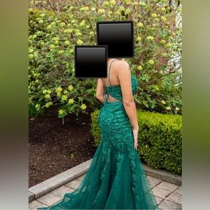 Prom dress, size 6 and runs small, only worn once, forest green, includes casing